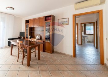 Sala da pranzo - Appartamento Viale del Lavoro
 
1, Jesi - foto 1