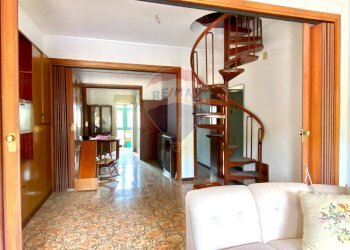 Scale - Casa semi indipendente via ercole patti
 
18, Trecastagni - foto 11