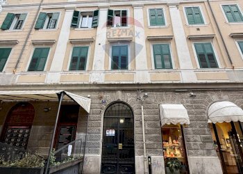 Edificio all\'aperto - Trilocale VIA DEL TORO
 
2, Trieste - foto 1