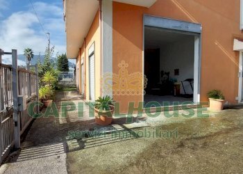 Foto 1 - Warehouse via moccia, San Gennaro Vesuviano - photo 1