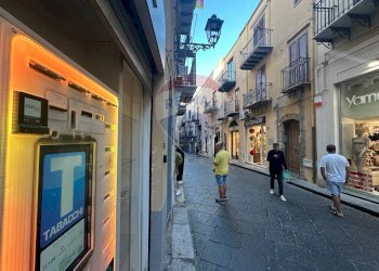 Edificio all\'aperto - Attività Commerciale Corso Ruggero
 
31, Cefalù - foto 3