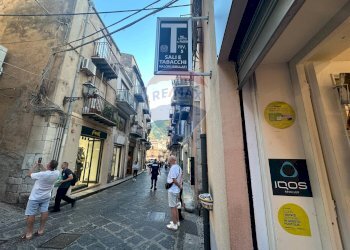 Edificio all\'aperto - Attività Commerciale Corso Ruggero
 
31, Cefalù - foto 4