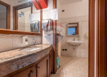 Bagno - Commercial Premises VIA SAN GIUSEPPE
32, Castelseprio - photo 16