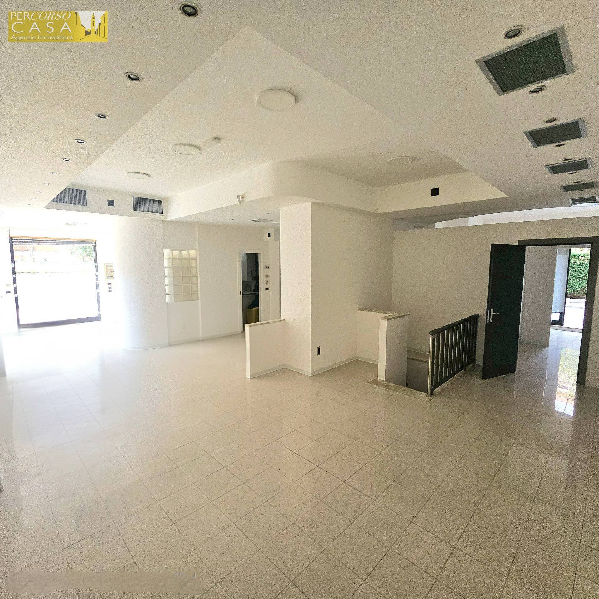 Foto 1 - Locale Commerciale Viale Crucioli, Teramo - foto 1