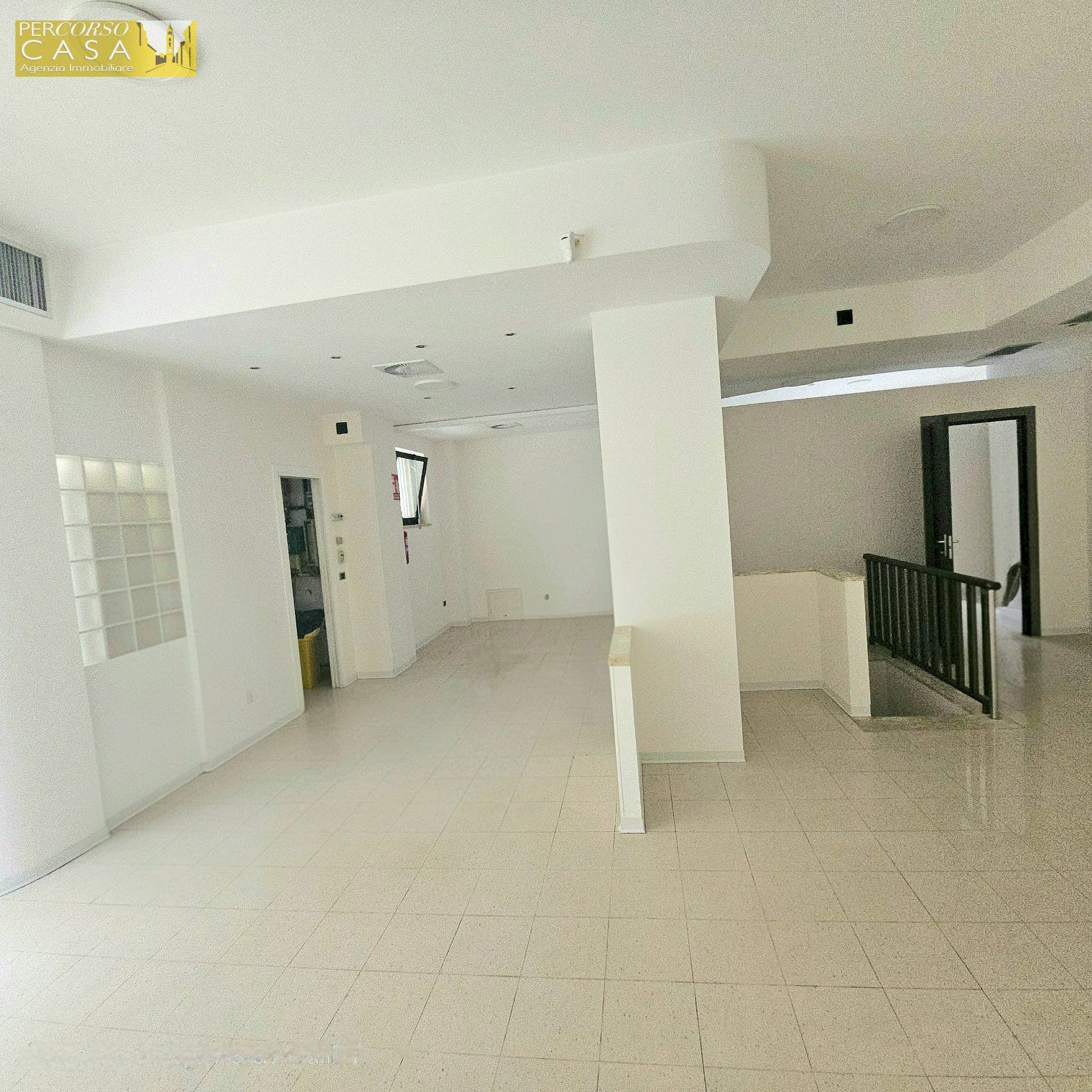 Foto 3 - Locale Commerciale Viale Crucioli, Teramo - foto 3