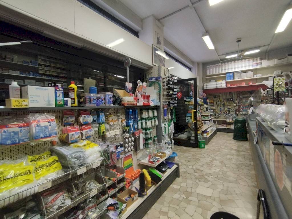 Interno non residenziale - Colorificio - Ferramenta - Elettricità via Achille Ratti, Rho - foto 2