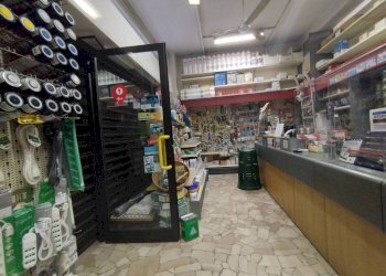 Interno non residenziale - Colorificio - Ferramenta - Elettricità via Achille Ratti, Rho - foto 3