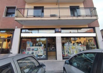 Facciata - Colorificio - Ferramenta - Elettricità via Achille Ratti, Rho - foto 13