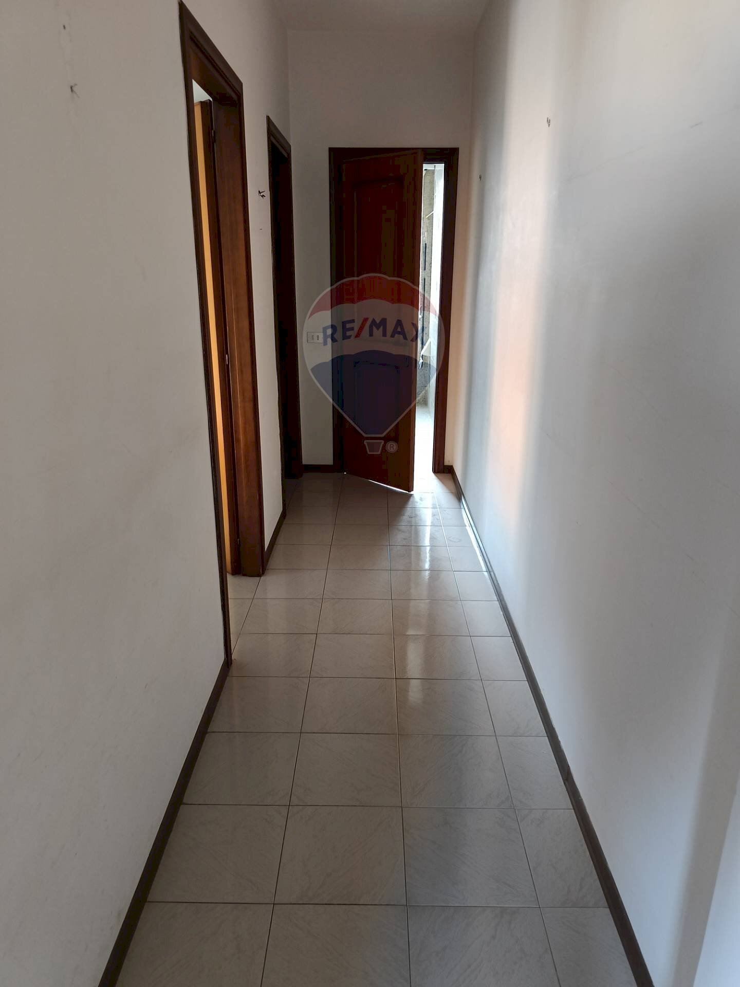 Hall / corridoio - Apartment Corso Europa
42, Vasto - photo 3