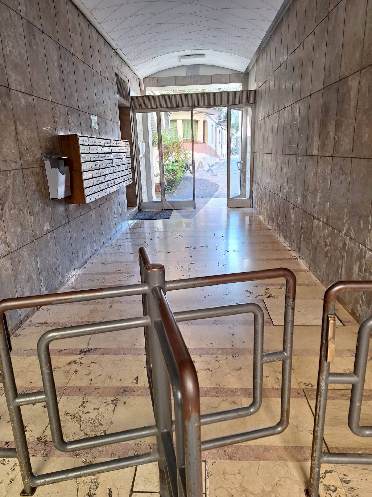 Ricezione / Lobby - Trilocale Via Sant'Isaia
 
6/6, Bologna - foto 3