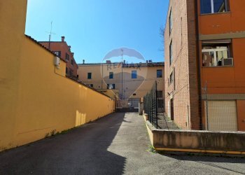 Edificio all\'aperto - Trilocale Via Sant'Isaia
 
6/6, Bologna - foto 10