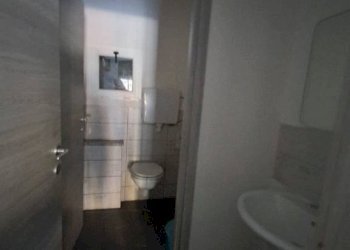 Bagno - Negozio via Faliero Vezzani, 38, Genova (zona Sampierdarena) - foto 15