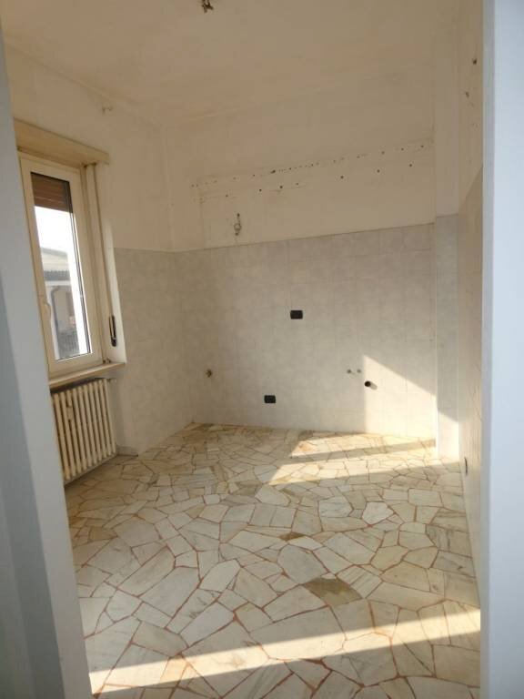 Salone - Four-room apartment via Cuneo, Alba - photo 3