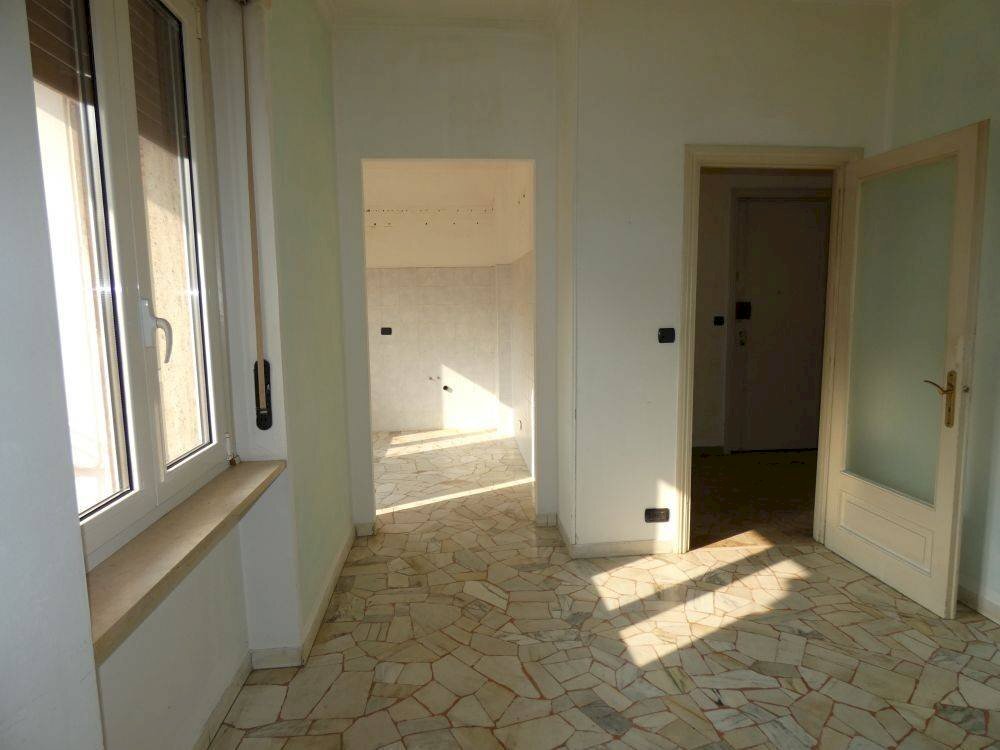 Disimpegno - Four-room apartment via Cuneo, Alba - photo 3