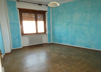 Camera da letto - Quadrilocale via Cuneo, Alba - foto 7