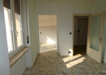 Disimpegno - Four-room apartment via Cuneo, Alba - photo 3
