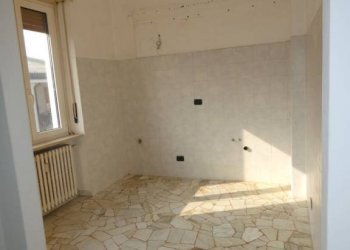 Salone - Four-room apartment via Cuneo, Alba - photo 4