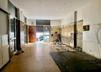 Interno non residenziale - Negozio via Fabio da Persico, 16r, Genova (zona Sestri Ponente) - foto 4