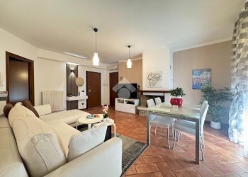 Four-room apartment Via Della Resistenza, Rubiera - photo 2