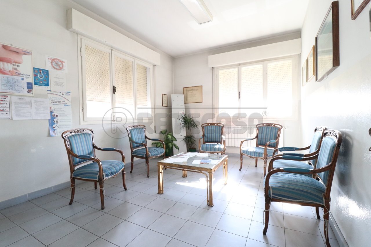 2_Sala aspetto.JPG - Ufficio Via Libertà 1, Bondeno - foto 3