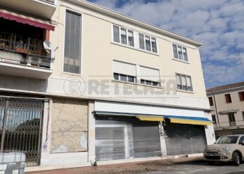 1_Esterno.JPG - Ufficio Via Libertà 1, Bondeno - foto 1