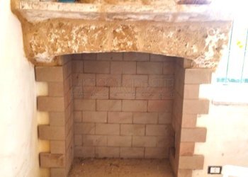 caminetto in cucina.jpg - Villa Via Passo del Lupo 4, Matino - foto 6