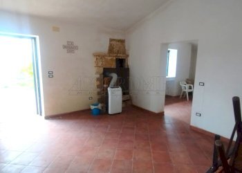 soggiorno con caminetto.jpg - Villa Via Passo del Lupo 4, Matino - foto 16