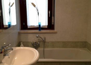 12.jpg - Trilocale Via Monte Porcello 10, Sant'Angelo Romano - foto 13