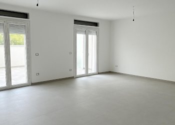 WhatsApp Image 2025-10-14 at 10.55.56.jpeg - Trilocale Via Antonio Costanzo Casetti 2, Lecce - foto 10