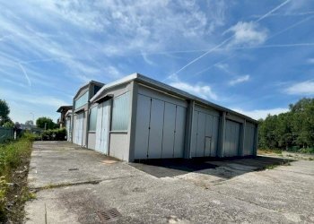 Esterno - Commercial Premises Erba - photo 1