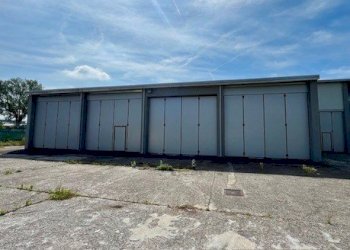 Esterno lato capannone - Commercial Premises Erba - photo 9