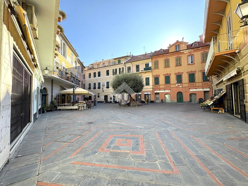 Shop Locale commerciale Piazza Massena, Loano - photo 2