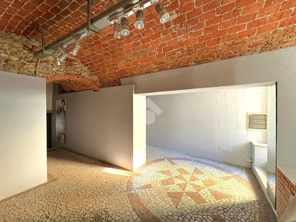 Shop Locale commerciale Piazza Massena, Loano - photo 3