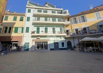 Shop Locale commerciale Piazza Massena, Loano - photo 1