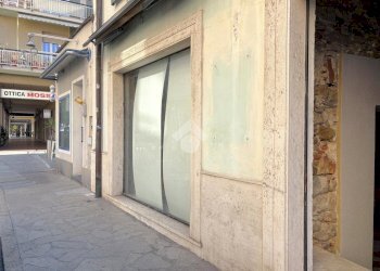 Shop Locale commerciale Piazza Massena, Loano - photo 4