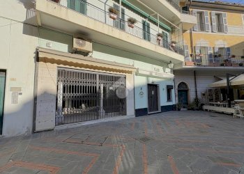 Shop Locale commerciale Piazza Massena, Loano - photo 5