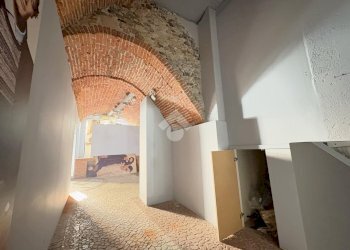 Shop Locale commerciale Piazza Massena, Loano - photo 22