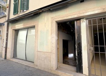 Shop Locale commerciale Piazza Massena, Loano - photo 30