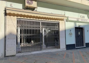 Shop Locale commerciale Piazza Massena, Loano - photo 31
