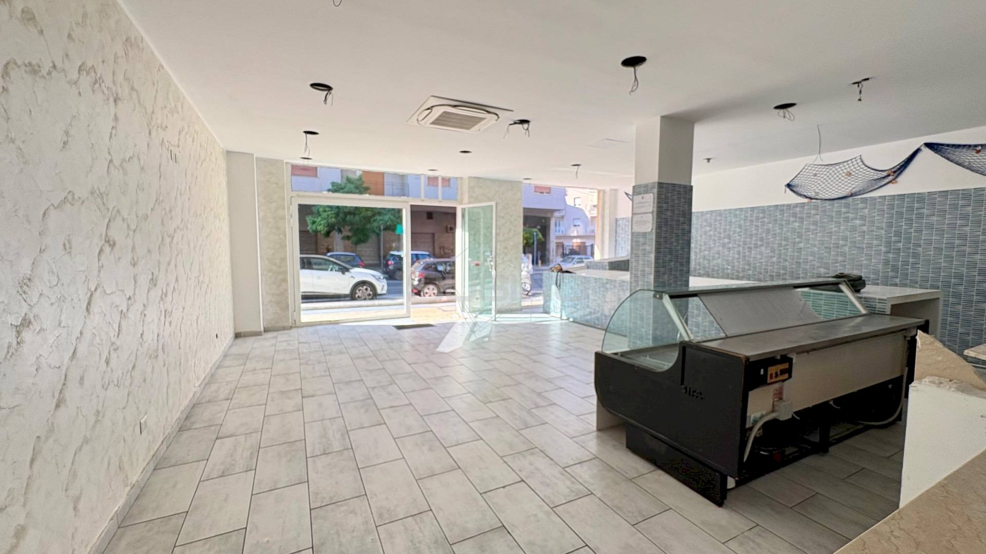 Foto 2 - Locale Commerciale VIALE TICA
84 - 86, Siracusa - foto 2