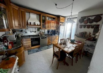 Cucina - Casa indipendente Montegrino Valtravaglia - foto 11