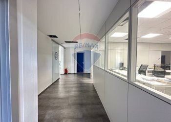 Hall / corridoio - Capannone via Carnia
234, Varese - foto 17