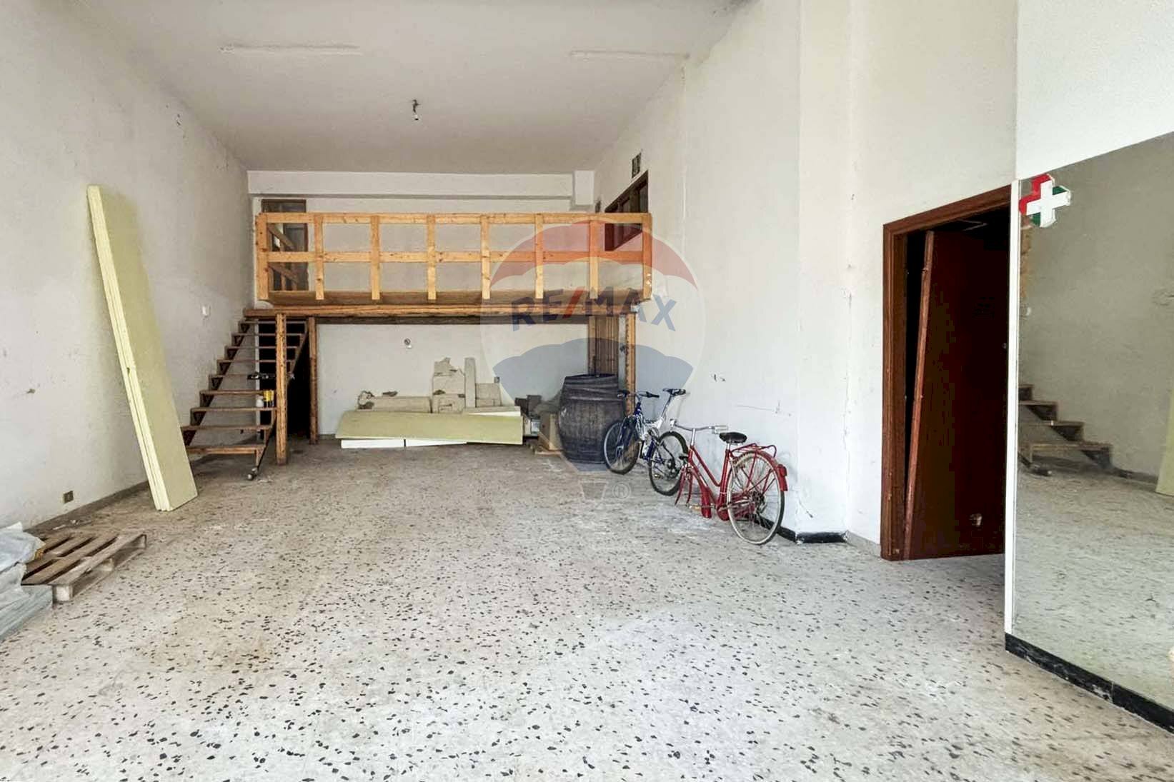 interni - Magazzino via xxv aprile
 
snc, Petralia Sottana - foto 3