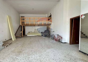 Soggiorno - Magazzino via xxv aprile
 
snc, Petralia Sottana - foto 11