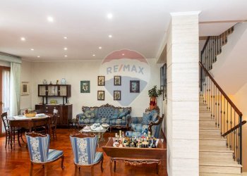 Sala da pranzo - Villa Via Duca degli Abruzzi
 
46/A, San Giovanni la Punta - foto 6