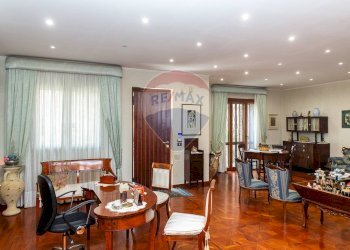 Sala da pranzo - Villa Via Duca degli Abruzzi
 
46/A, San Giovanni la Punta - foto 7