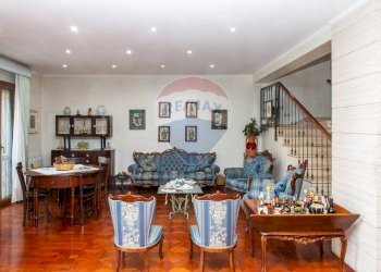 Sala da pranzo - Villa Via Duca degli Abruzzi
 
46/A, San Giovanni la Punta - foto 11