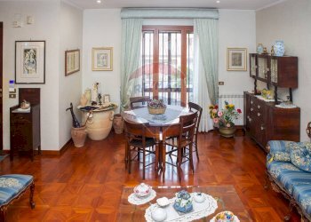 Sala da pranzo - Villa Via Duca degli Abruzzi
 
46/A, San Giovanni la Punta - foto 12