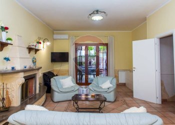 Soggiorno - Villa Via Duca degli Abruzzi
 
46/A, San Giovanni la Punta - foto 41