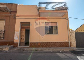 Facciata principale - Casa indipendente Via Tommaso Fazello
 
248, Noto - foto 1